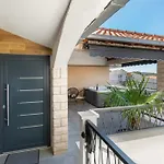 Penthouse Nea With Jacuzzi And Sea View *