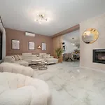 Apartment Penthouse Nea With Jacuzzi And Sea View