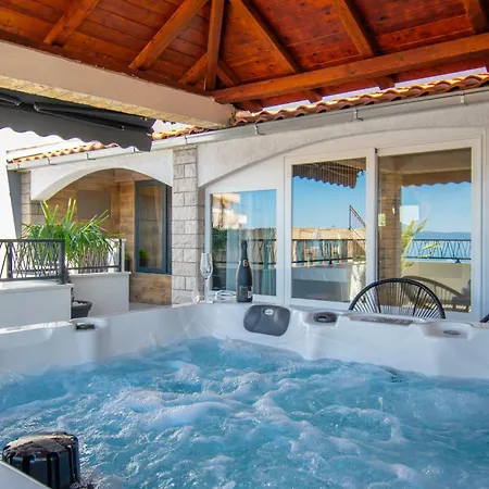 Luxury Nea With Jacuzzi And Sea View
