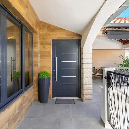 Luxury Nea With Jacuzzi And Sea View מאקרסקה