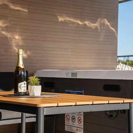 Luxury Nea With Jacuzzi And Sea View דירה *