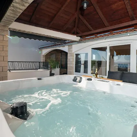 דירה Luxury Nea With Jacuzzi And Sea View מאקרסקה