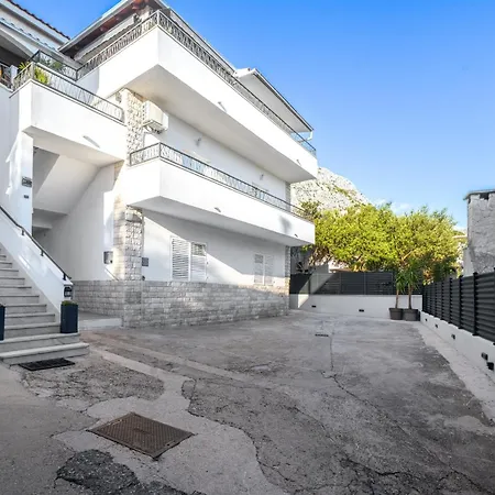 Penthouse Nea With Jacuzzi And Sea View * Makarska