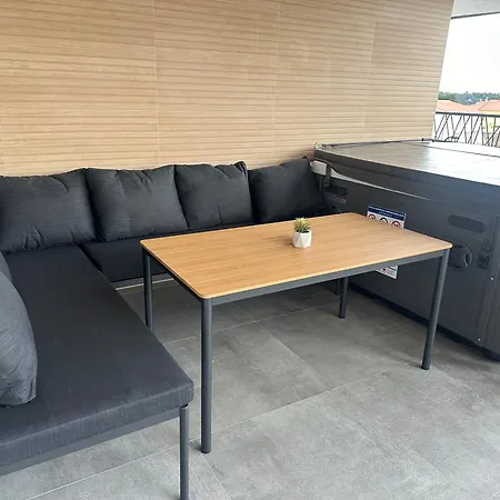 Apartment Penthouse Nea With Jacuzzi And Sea View Makarska