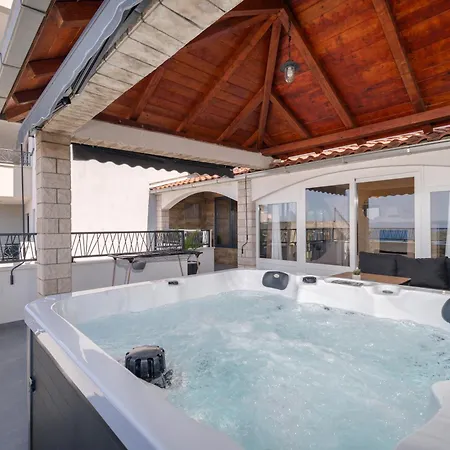 Luxury Nea With Jacuzzi And Sea View 公寓