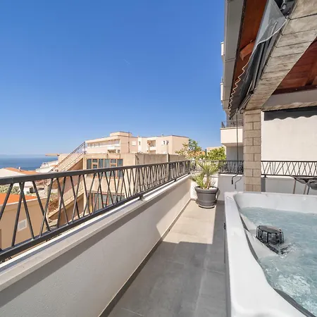 Luxury Nea With Jacuzzi And Sea View מאקרסקה
